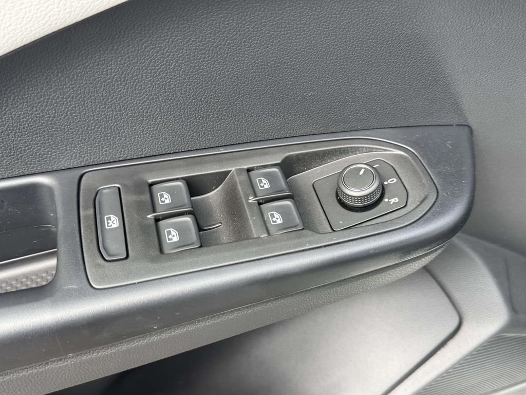 New 2026 White Volkswagen 1.5T S image 27