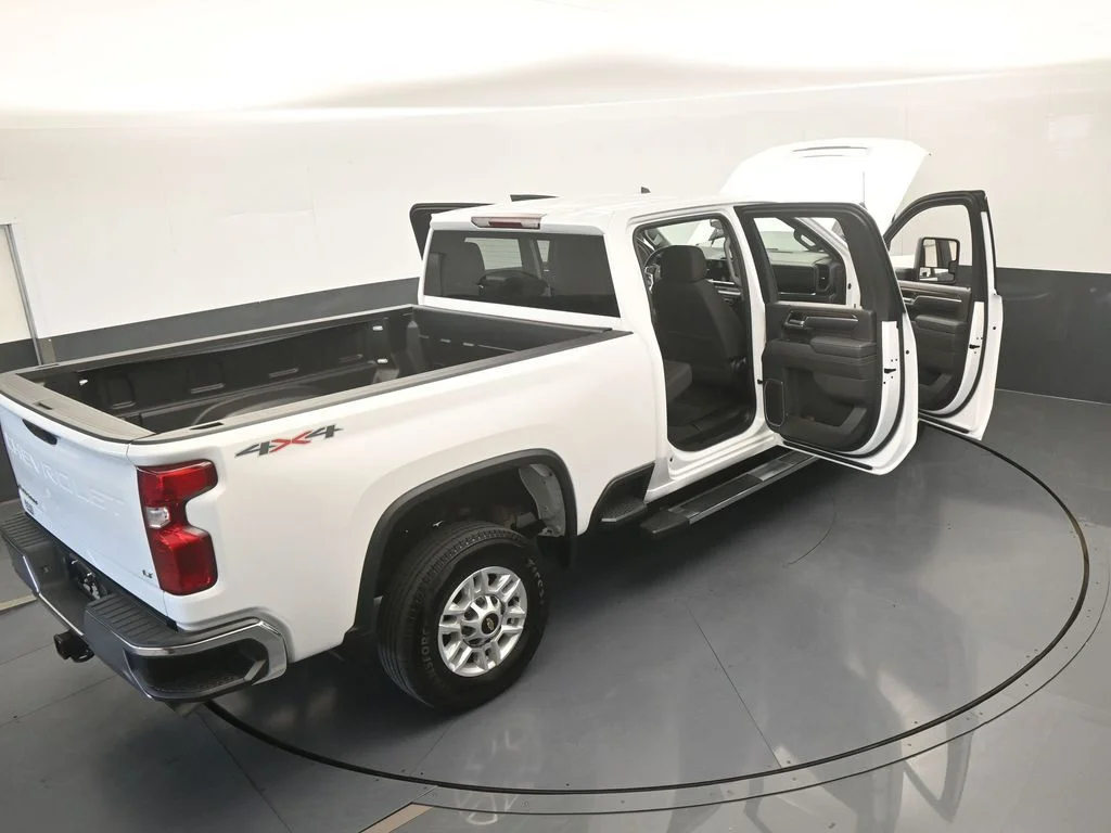 Used 2025 Summit White Chevrolet LT image 73