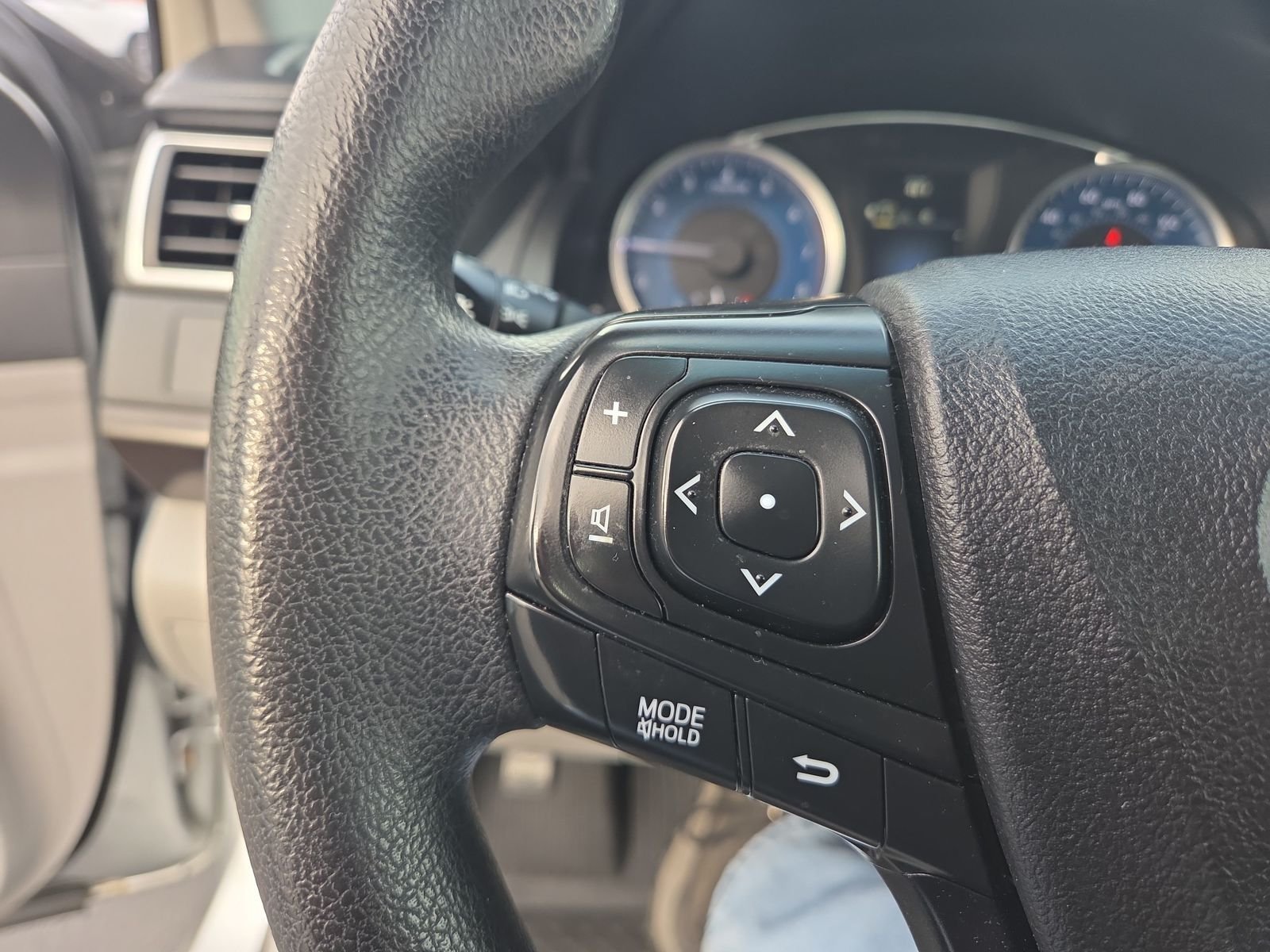 2017 Toyota Camry LE - Photo 40