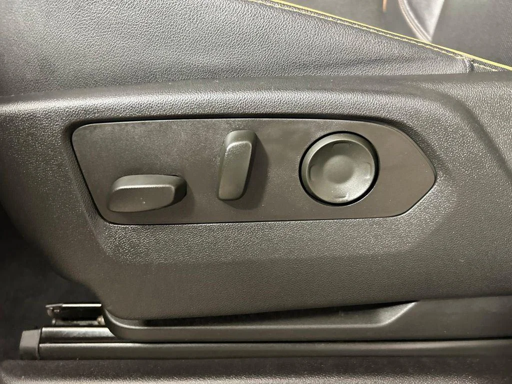 Used 2023 Sterling Metallic GMC AT4 image 18