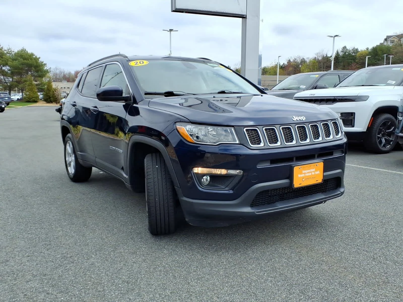Certified Used 2020 Jazz Blue Pearlcoat Jeep Latitude image 5
