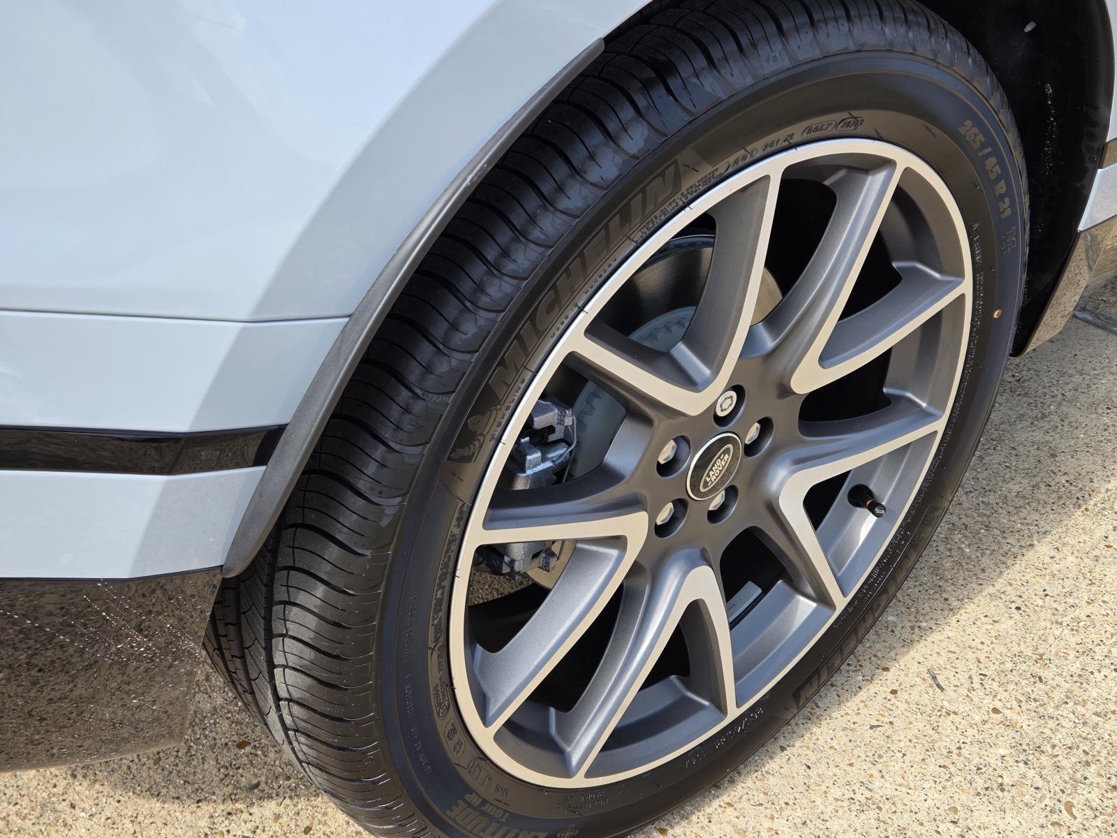 New 2026 Arroios Grey Land Rover Belgravia Edition image 9