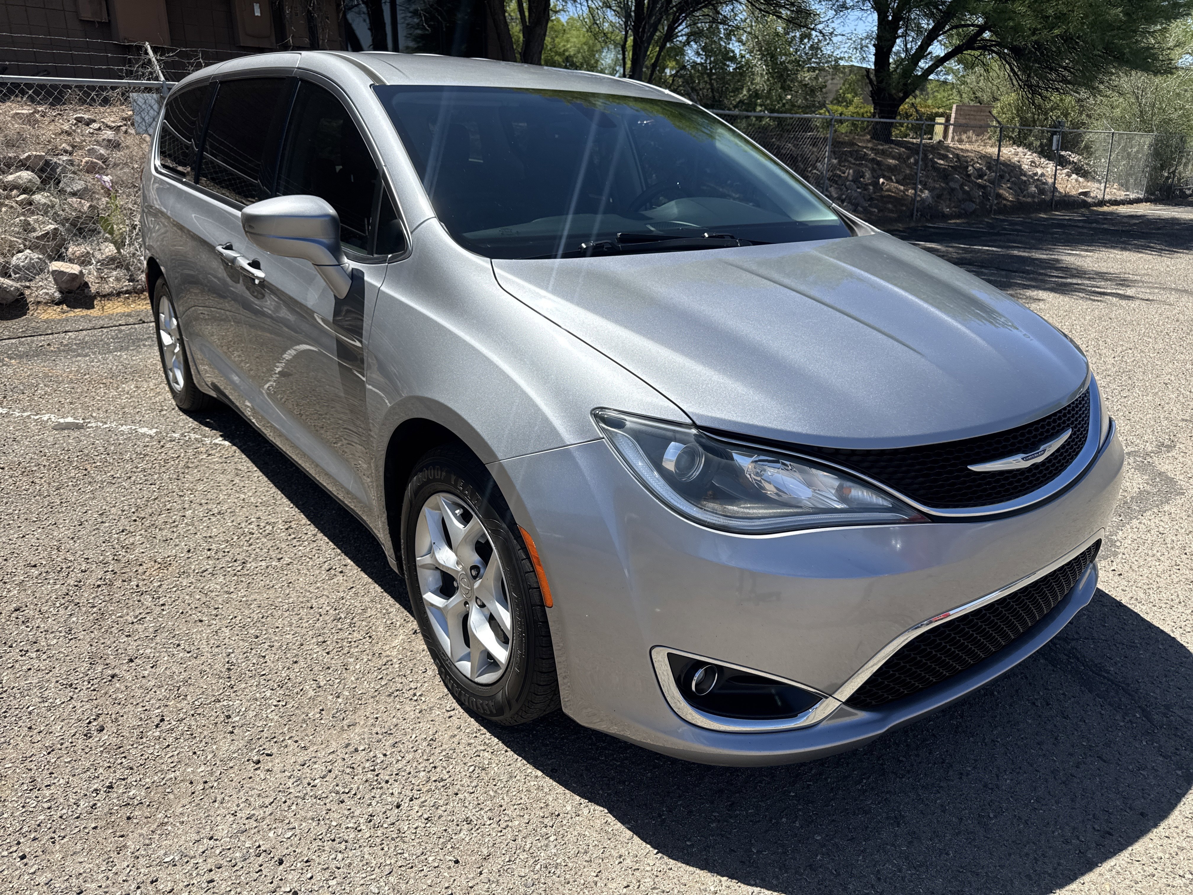 2019 Chrysler Pacifica Touring Plus's photo