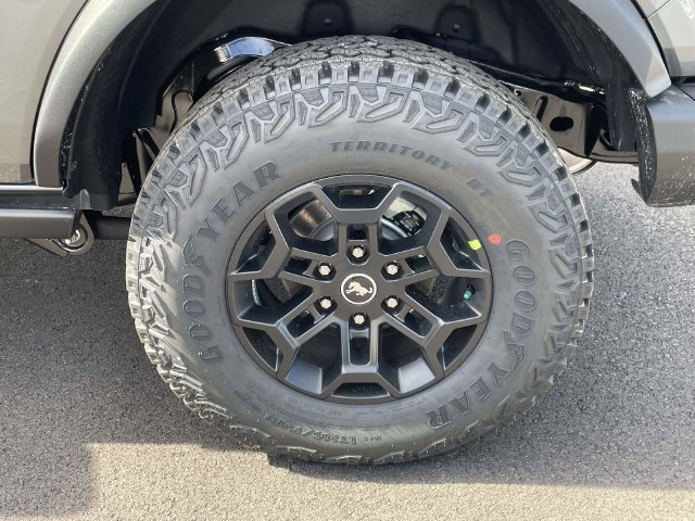 New 2026 Carbonized Gray Metallic Ford Badlands image 38