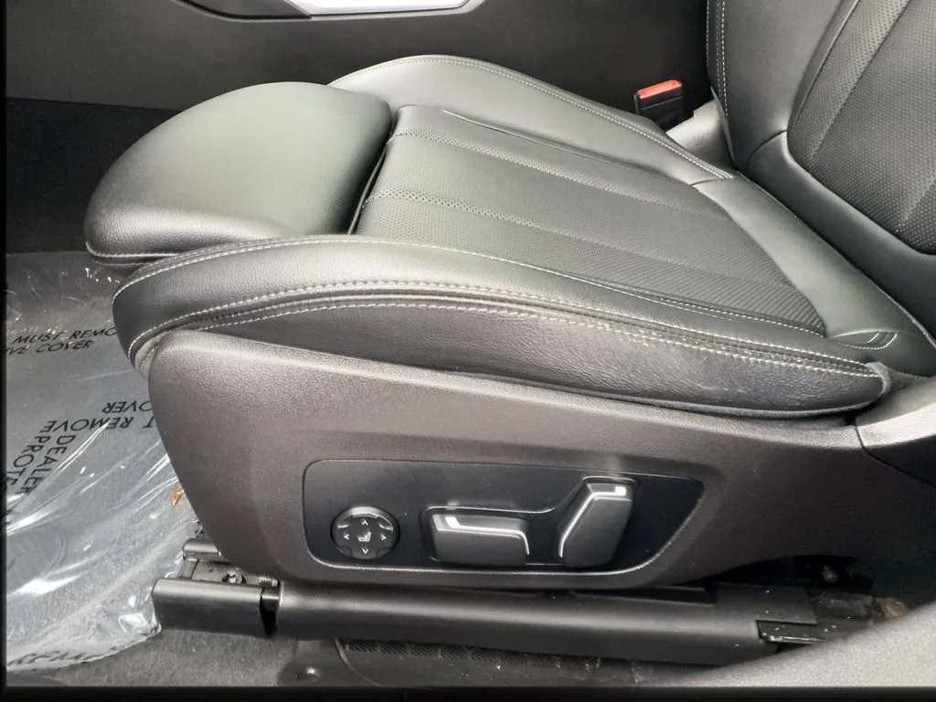 Used 2024 Gray BMW 330i image 21