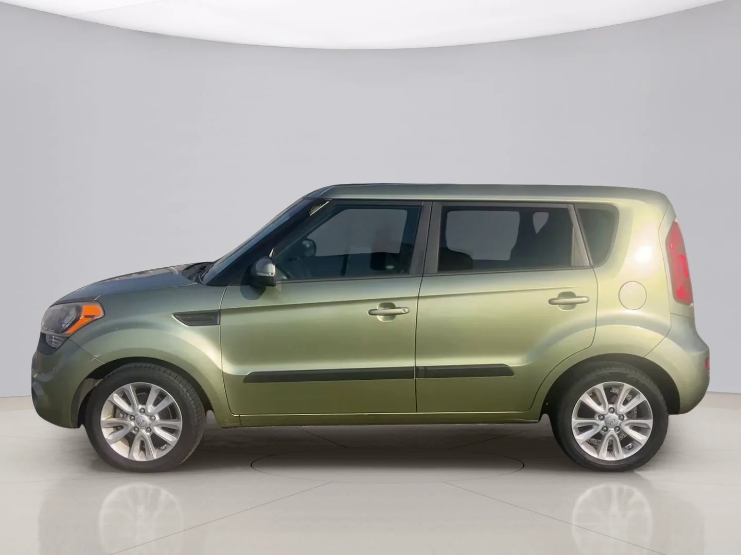 Used 2012 Green Kia ! WAGON image 2