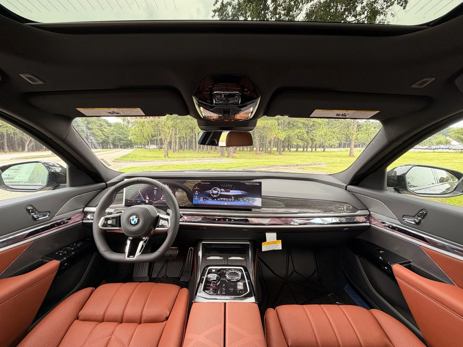 New 2026 Carbon Black Metallic BMW 760i xDrive image 2
