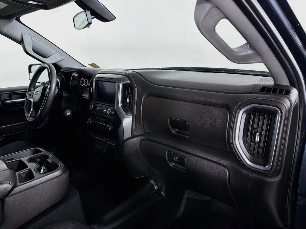 Used 2020 Gray Chevrolet LT image 25
