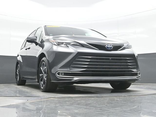 Used 2025 Gray Toyota Platinum image 22
