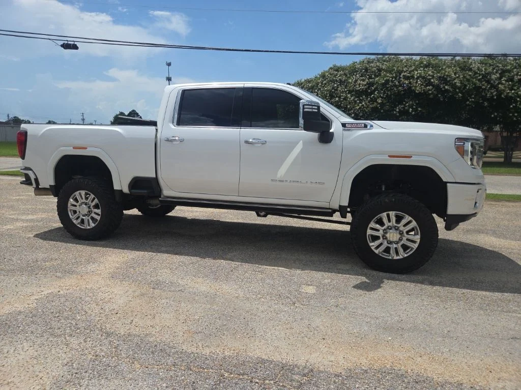 Used 2022 White GMC Denali image 12