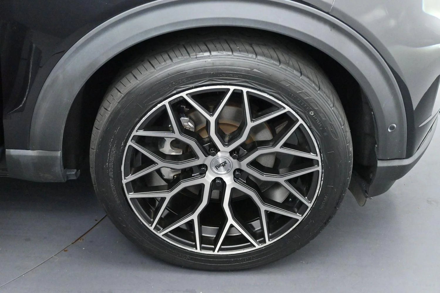 Used 2022 Agate Black Ford Platinum image 35