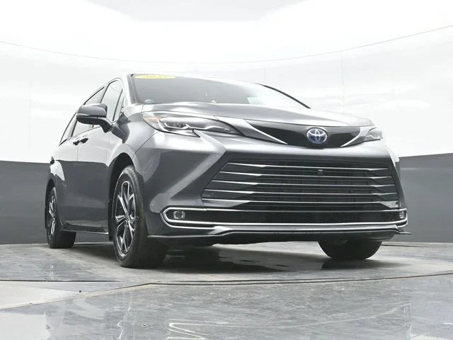 2025 Toyota Sienna Platinum - Photo 22
