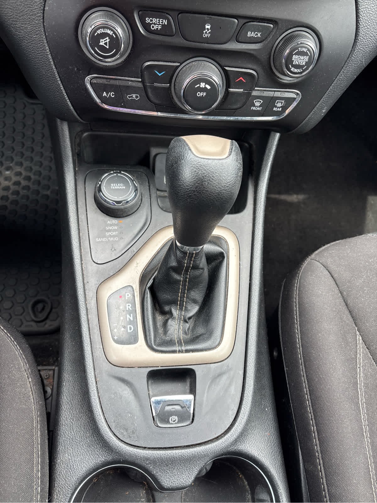 Used 2014 Eco Green Pearlcoat Jeep Latitude image 11