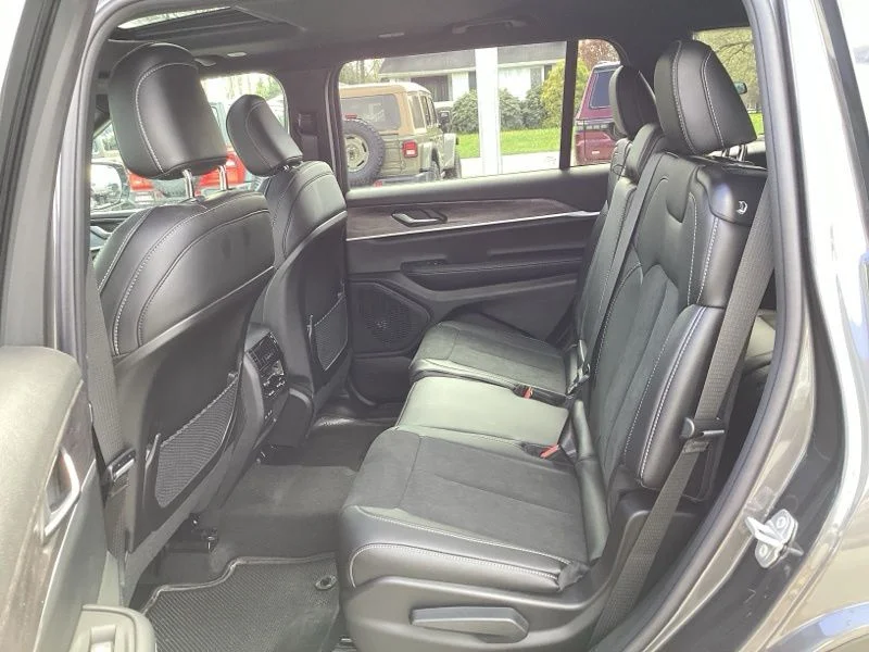 New 2026 Baltic Gray Metallic Clear-Coat Exterior Paint Jeep Altitude image 21