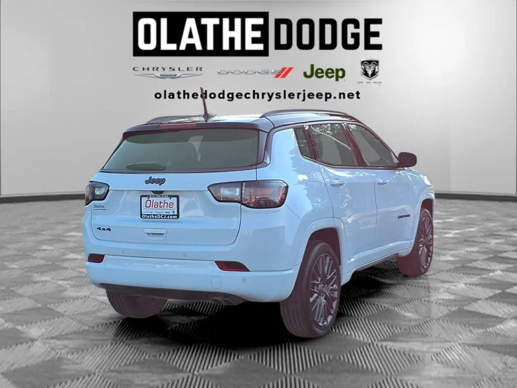 Used 2022 White Jeep High Altitude image 29