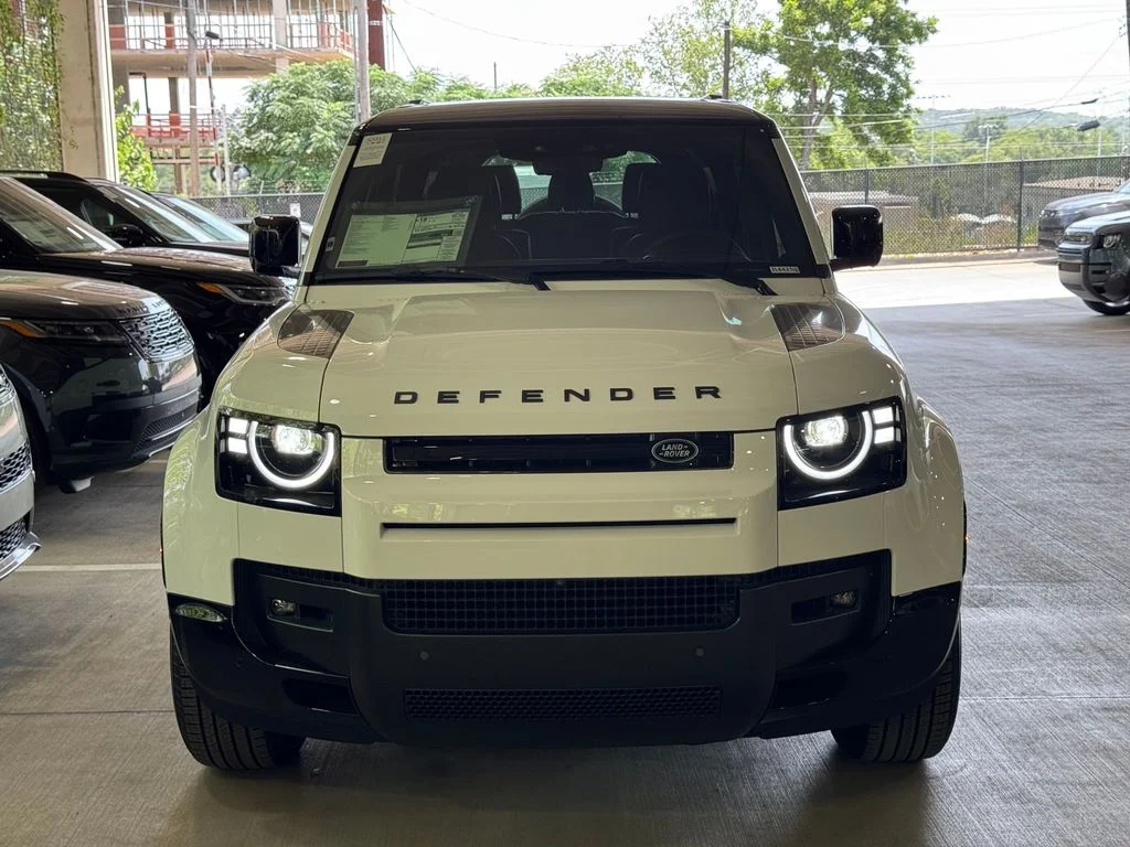 New 2026 Fuji White Land Rover X-Dynamic SE image 3