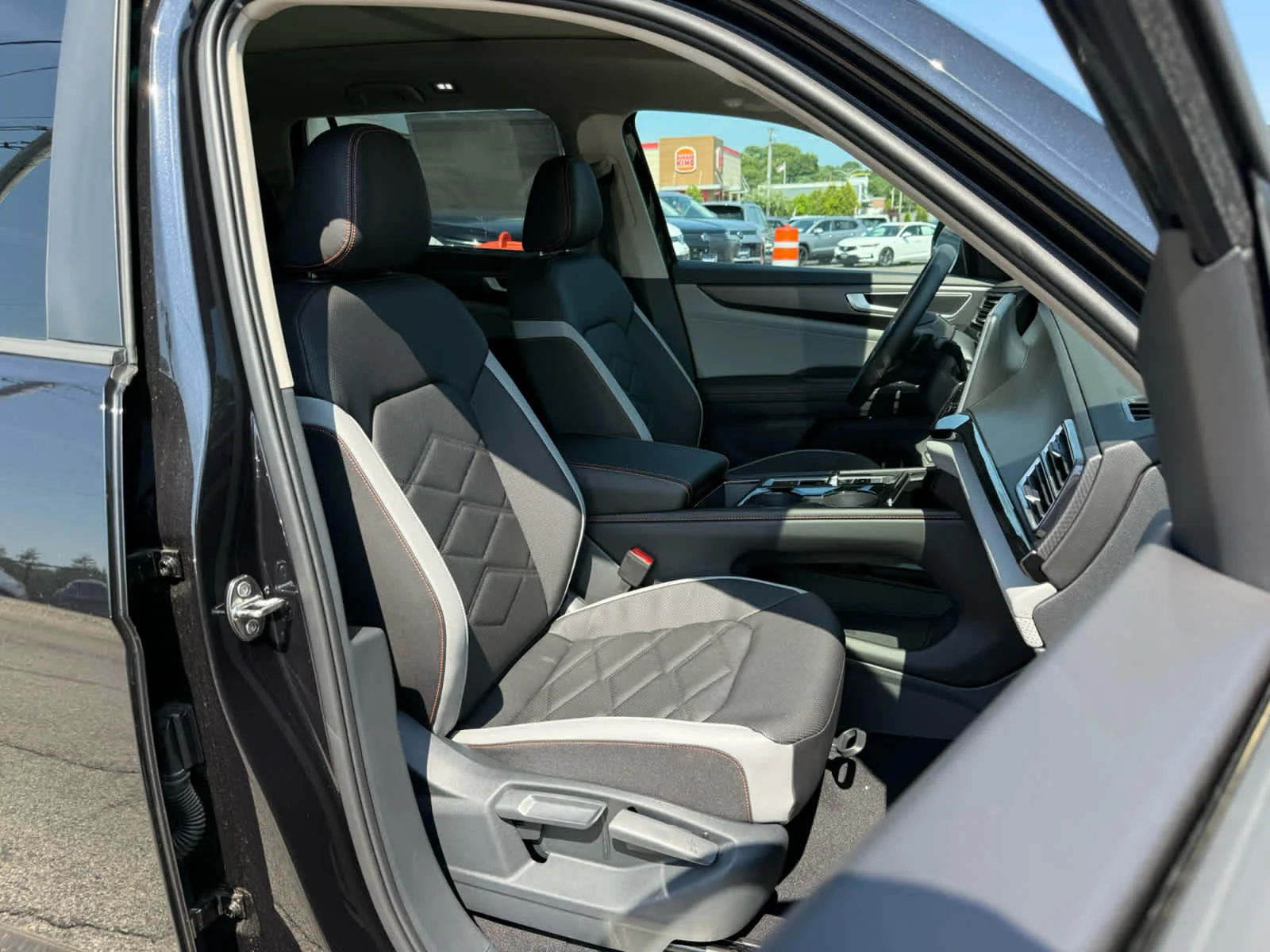 New 2026 Deep Black Pearl Volkswagen 2.0T Peak Edition image 10