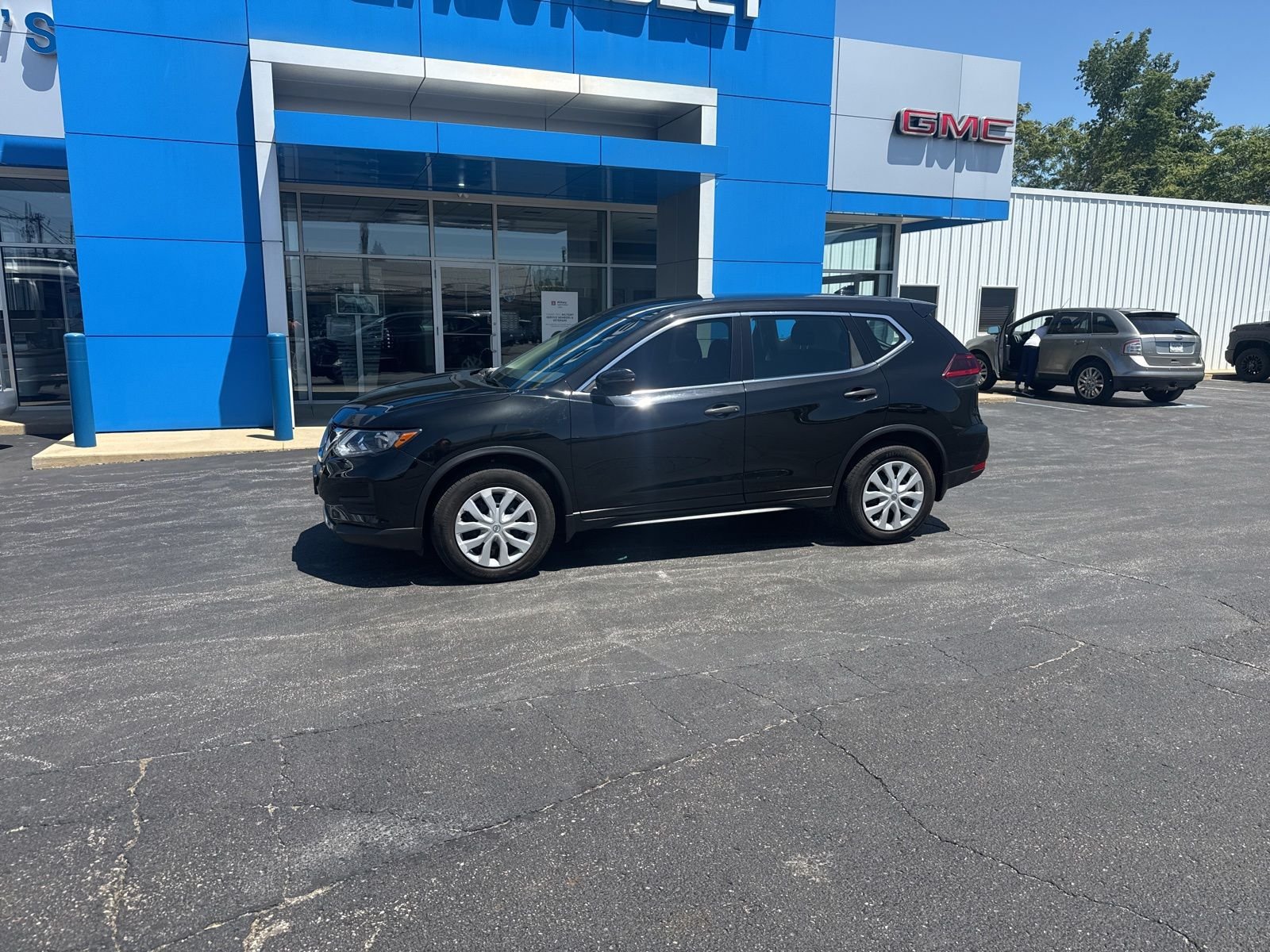Used 2018  Nissan S image 3