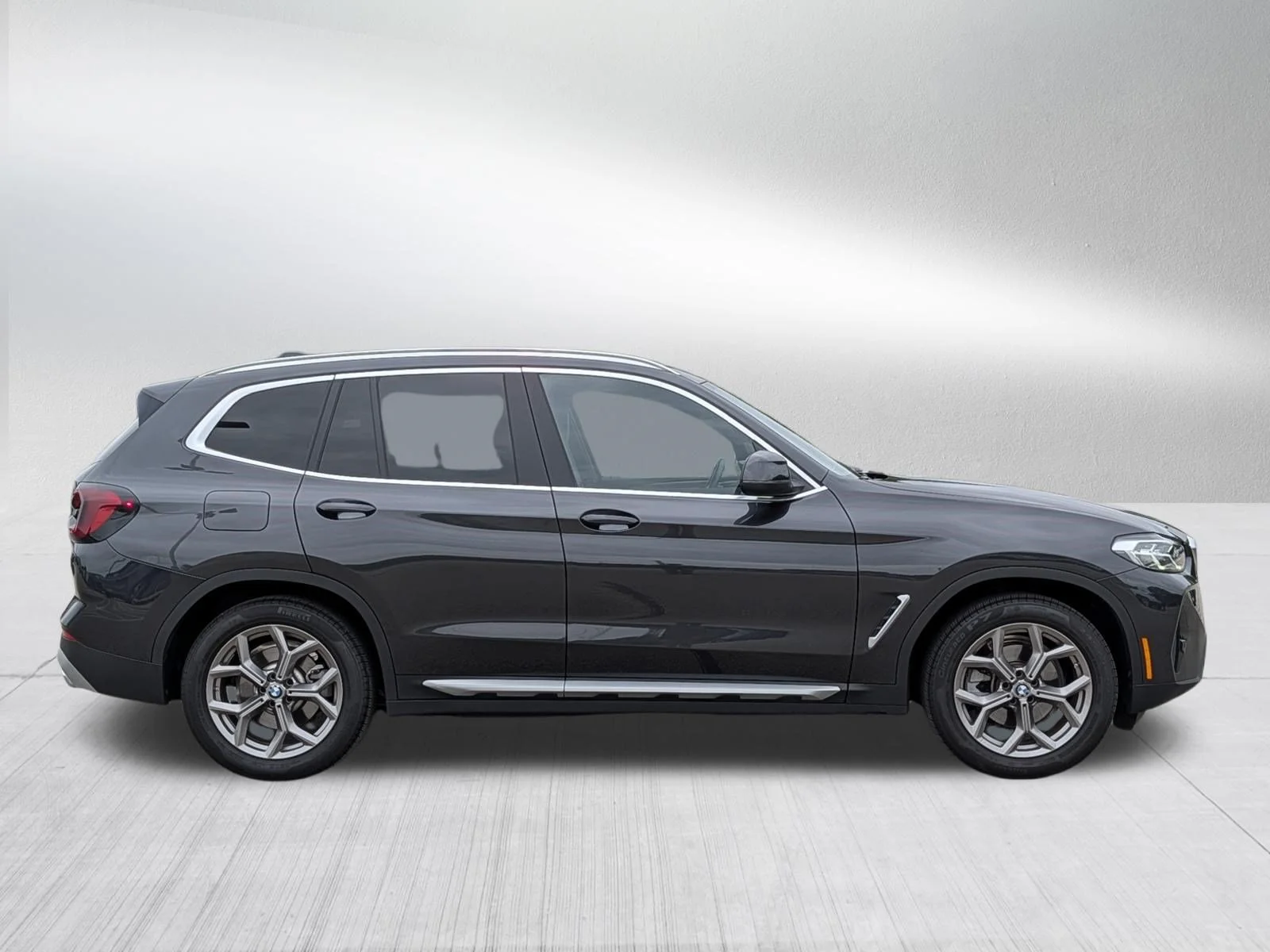 Used 2022 Dark Graphite Metallic BMW xDrive30i image 8