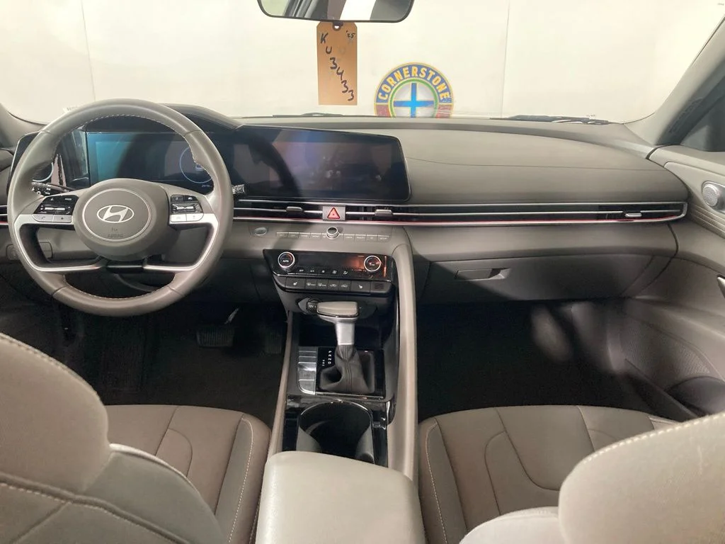 Used 2025 Gray Hyundai SEL Convenience image 7