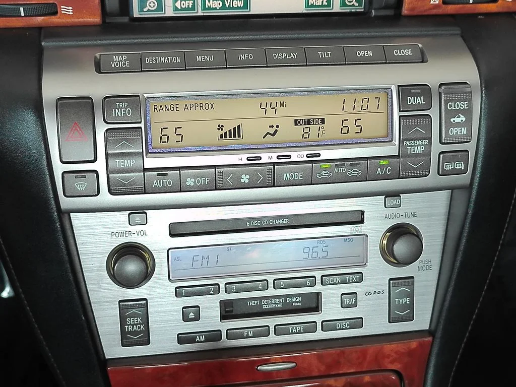 Used 2005 Silver Lexus 430 image 21