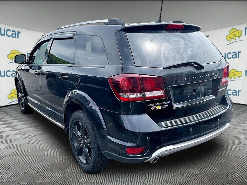 Used 2019 Pitch Black Clearcoat Dodge Crossroad image 3