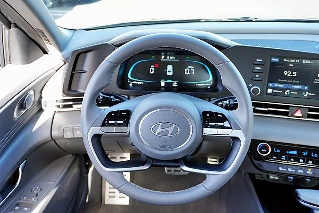 Used 2026 Gray Hyundai SEL Sport image 17