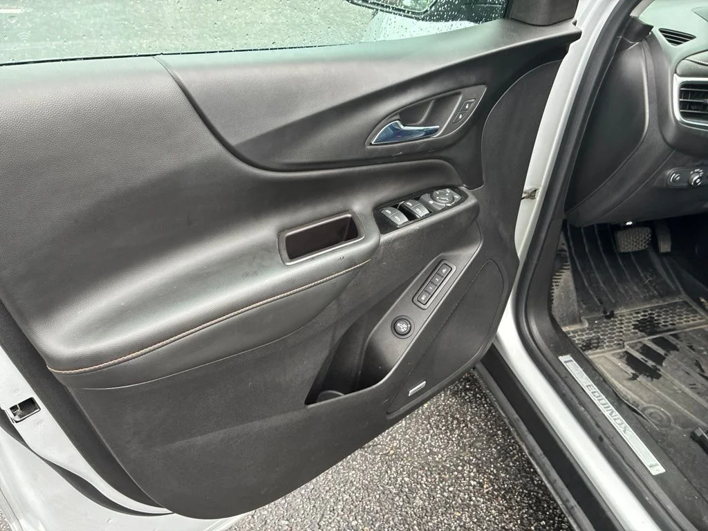 Used 2022 Silver Chevrolet Premier image 10