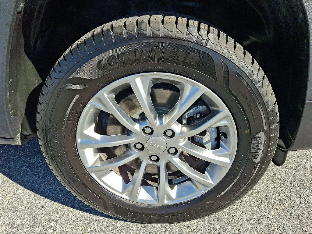 Used 2021 Blue Jeep Latitude Lux image 9