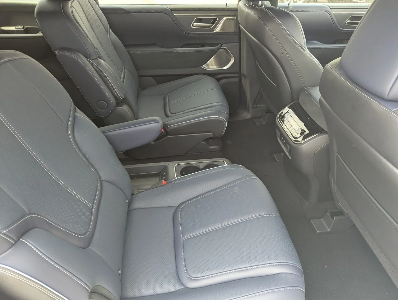 New 2027 RADIANT WHITE INFINITI Sport 4WD image 13