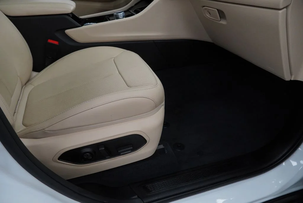 Used 2022 White Jeep 4xe image 51