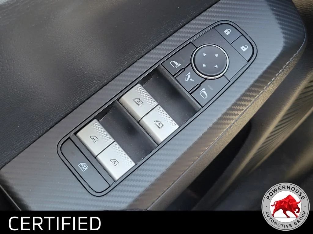 Used 2024  Mitsubishi SE image 27