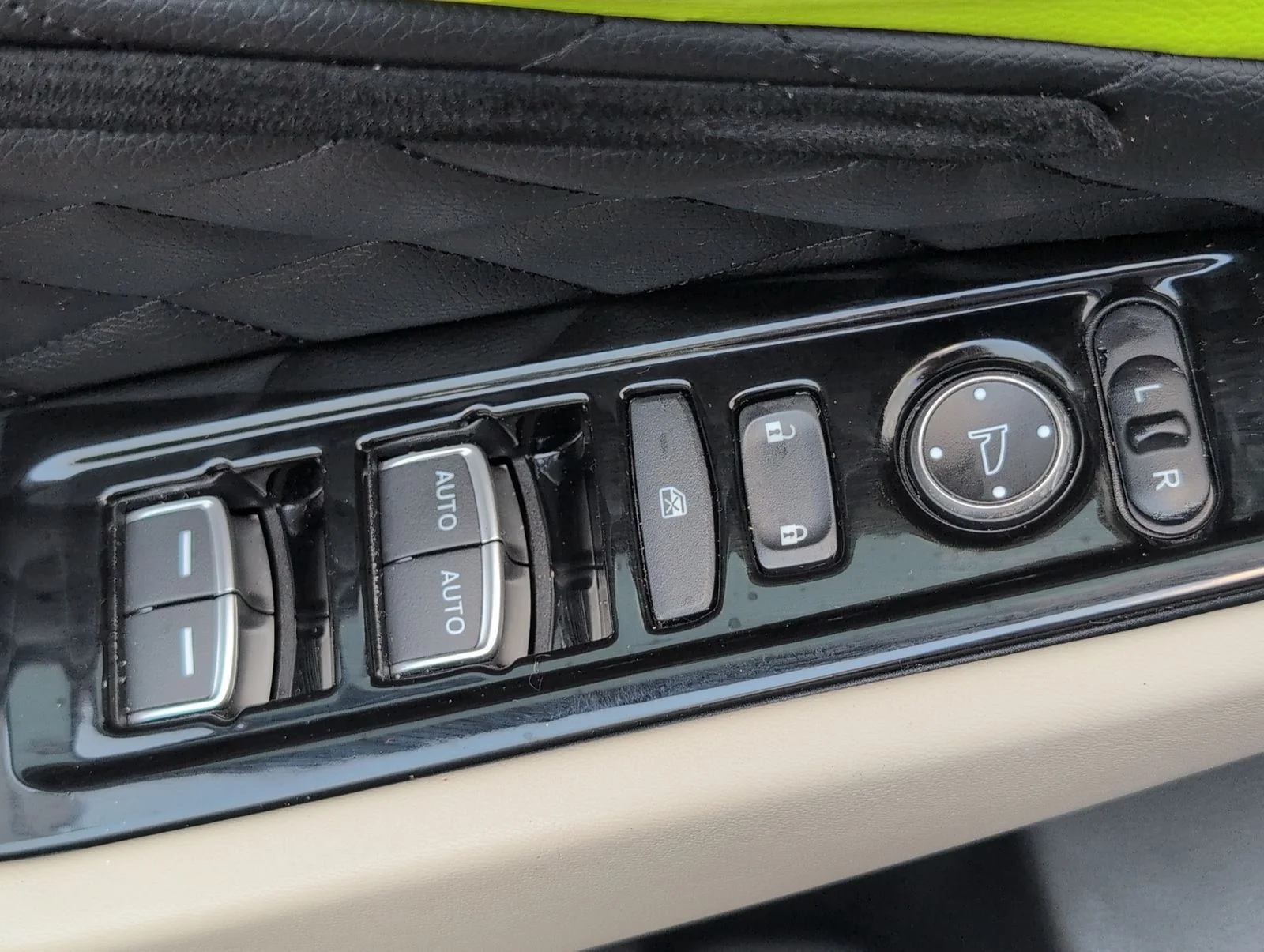 Used 2023  Honda LX image 16