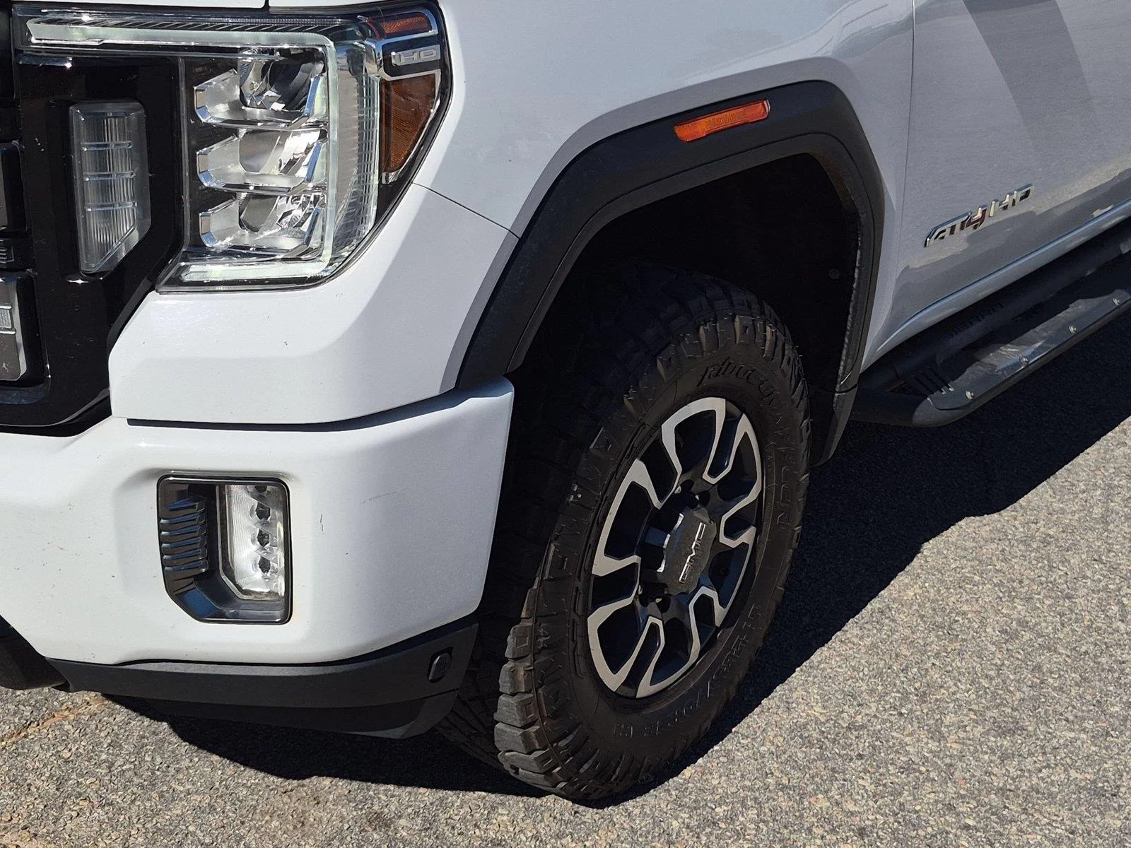 Used 2022 Summit White GMC AT4 image 9