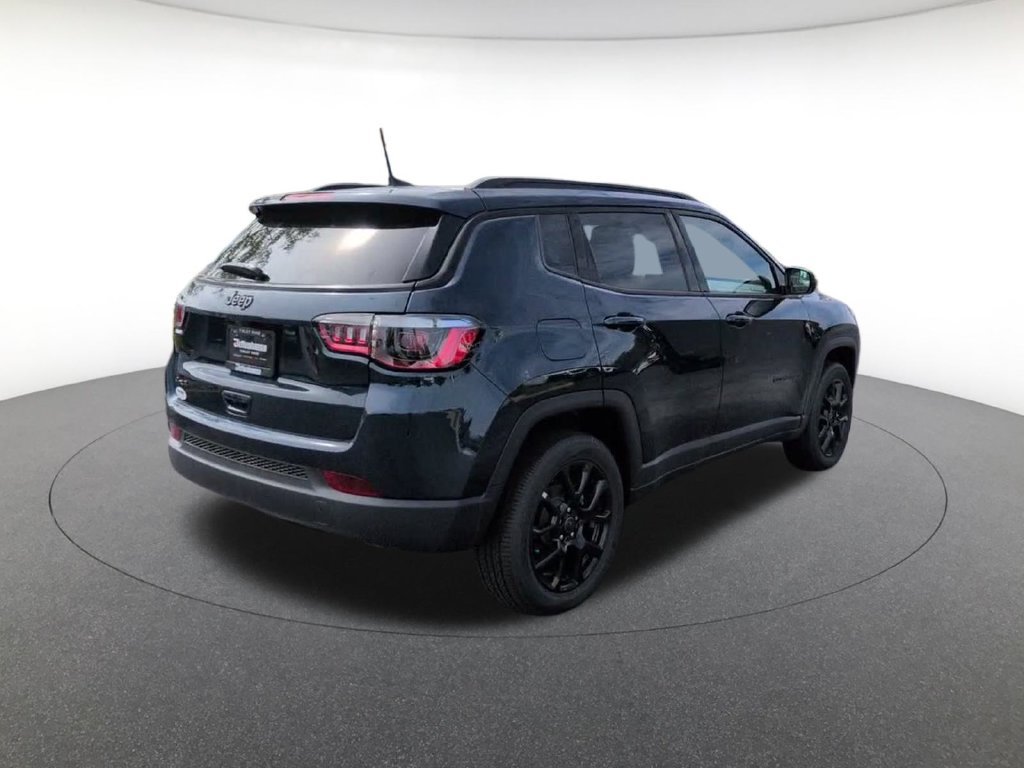New 2026 Fathom Blue Pearl-Coat Exterior Paint Jeep Latitude image 6