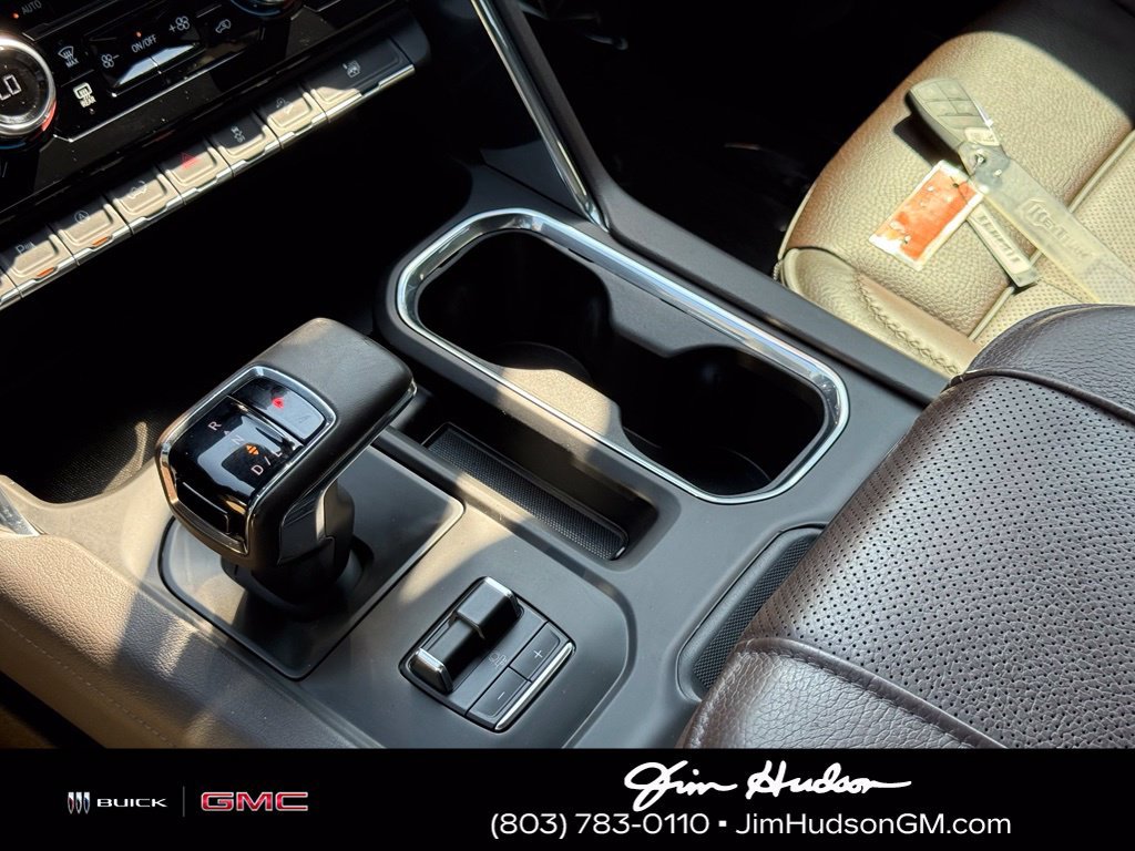 Used 2024 White GMC Denali image 34