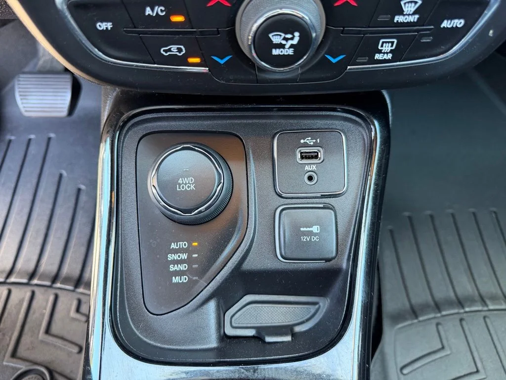 Used 2020 White Clearcoat Jeep Limited image 24