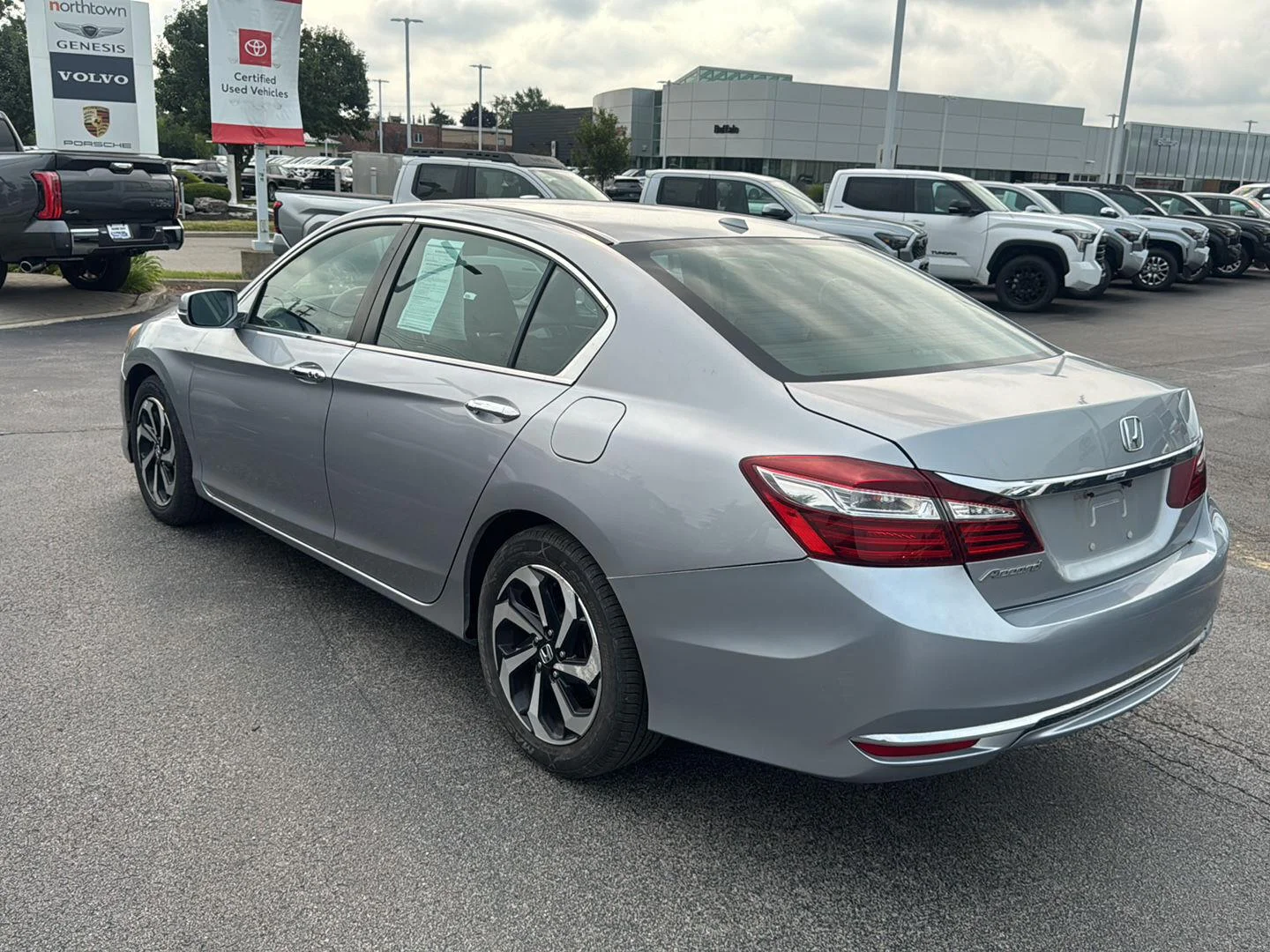 Used 2017 Lunar Silver Metallic Honda EX image 4