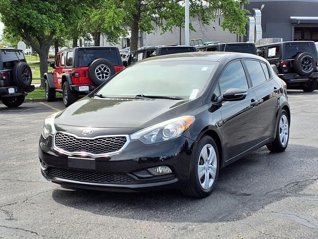 Used 2016 Kia Forte5 LX with VIN KNAFK5A84G5648649 for sale in Kansas City