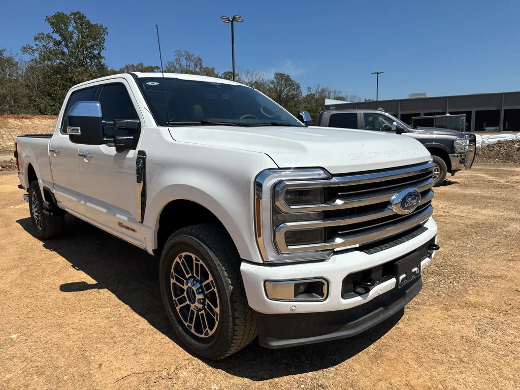New 2026 Star White Metallic Tri-Coat Ford Platinum image 3