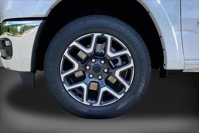 New 2026 Ivory White Tri-Coat Pearl-Coat Exterior Paint RAM LARAMIE image 31