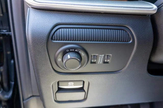 New 2026 High Gloss Black Jeep Limited Altitude image 22