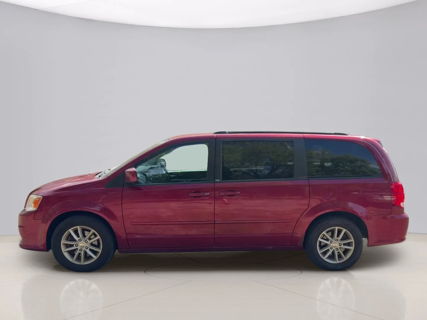 Used 2014 Red Dodge SXT image 2