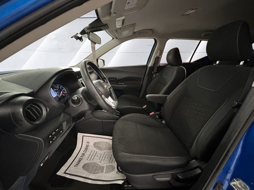 Used 2022 Blue Nissan S image 7