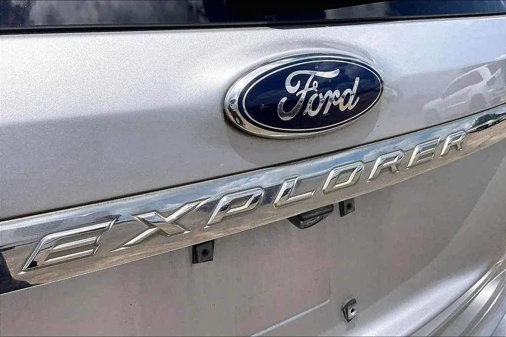 Used 2013 Silver Ford Limited image 27