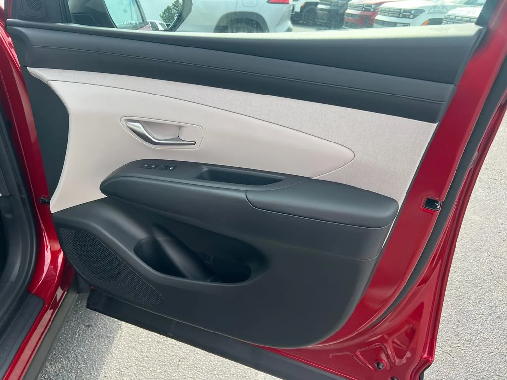 Used 2025 Red Hyundai SEL Convenience image 14