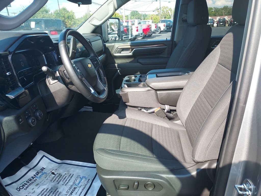 Used 2025 Gray Chevrolet LT image 13