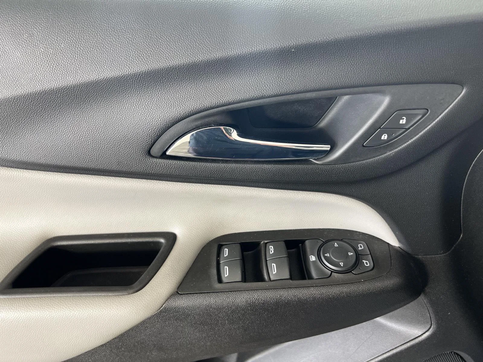 Used 2022 Summit White Chevrolet LS image 7