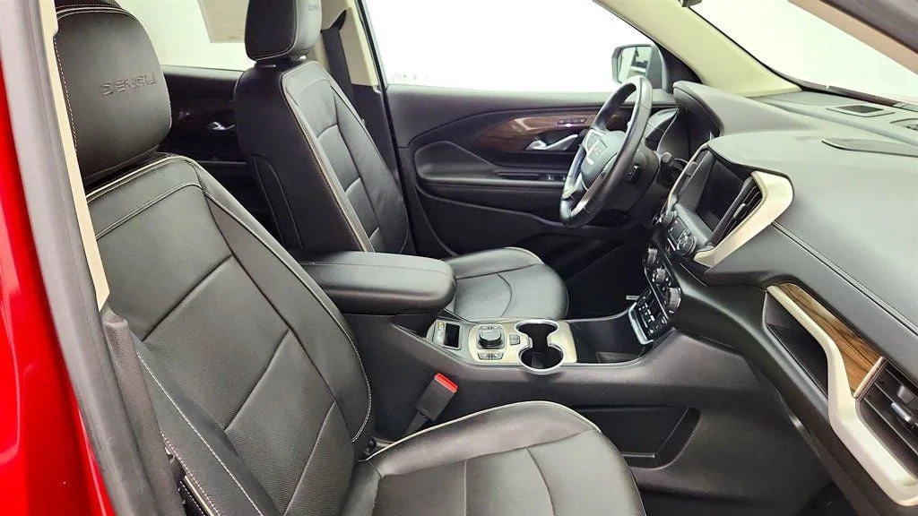 Used 2020 Red Quartz Tintcoat GMC FWD 4dr Denali w/ Premium Package & Skyscape Sunroof image 25