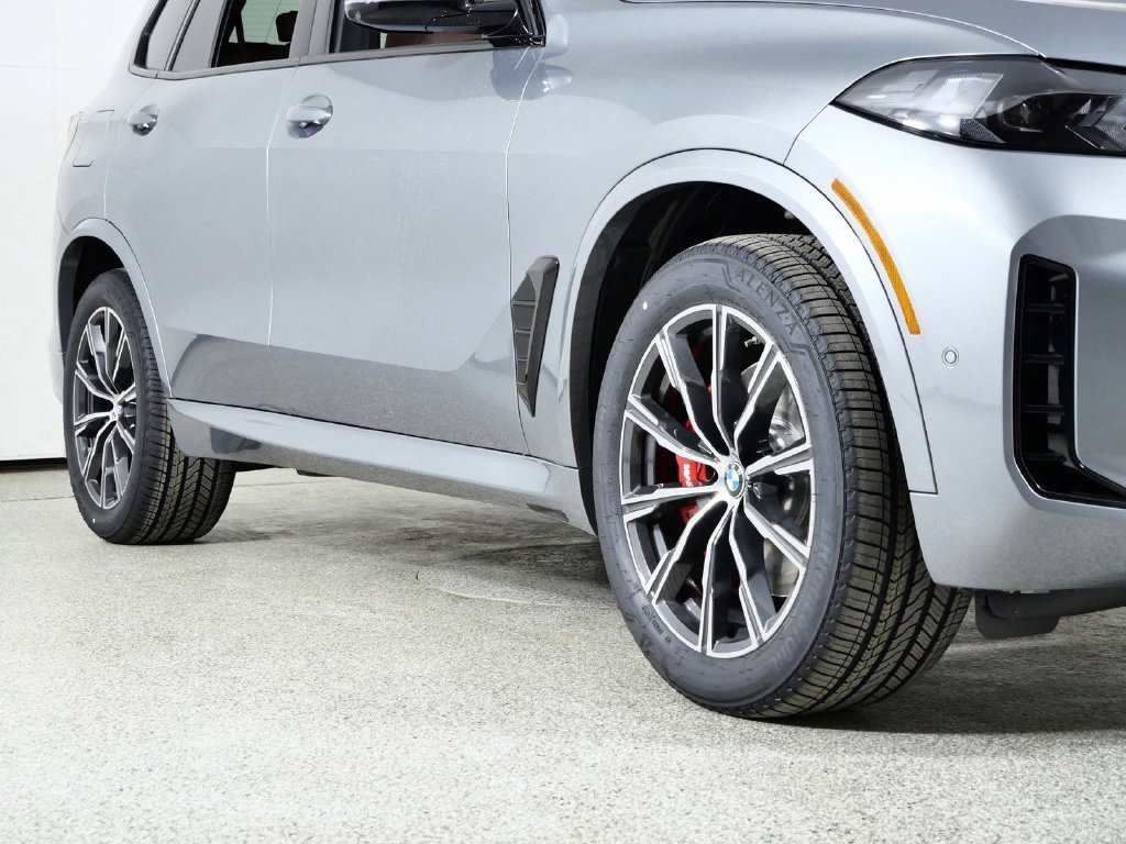 Used 2026 Skyscraper Grey Metallic BMW xDrive40i image 7